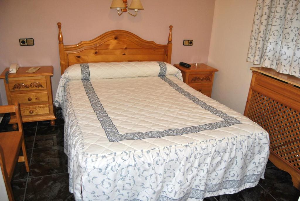 Postel nebo postele na pokoji v ubytování Hotel Guadalquivir