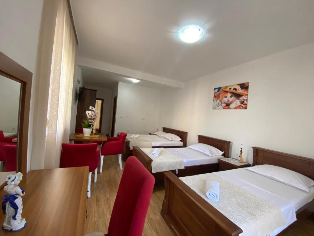 Postel nebo postele na pokoji v ubytování Robi Apartments