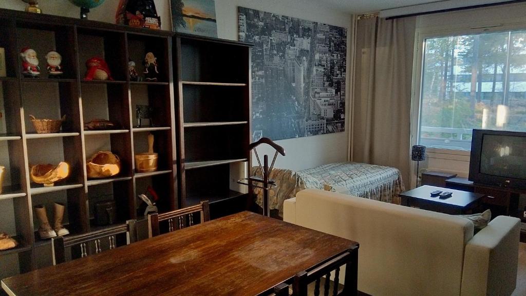 21 minutes from Helsinki city - larger room - Housity