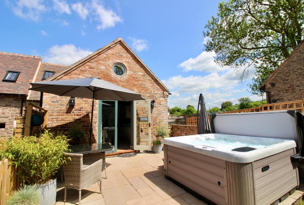 Fotografie z fotogalerie ubytování The Forge - Beautiful Contemporary Barn - Hot Tub v destinaci Bridgnorth