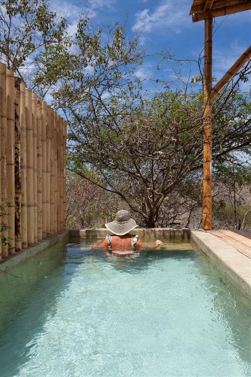 Bazén v ubytování Eolia Sustainable Design Hotel nebo v jeho okolí