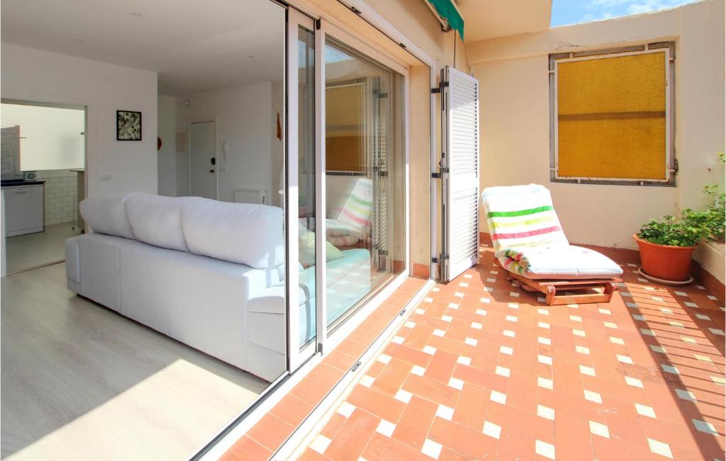Beautiful Apartment In Pineda De Mar With Wifi And 3 Bedrooms ...