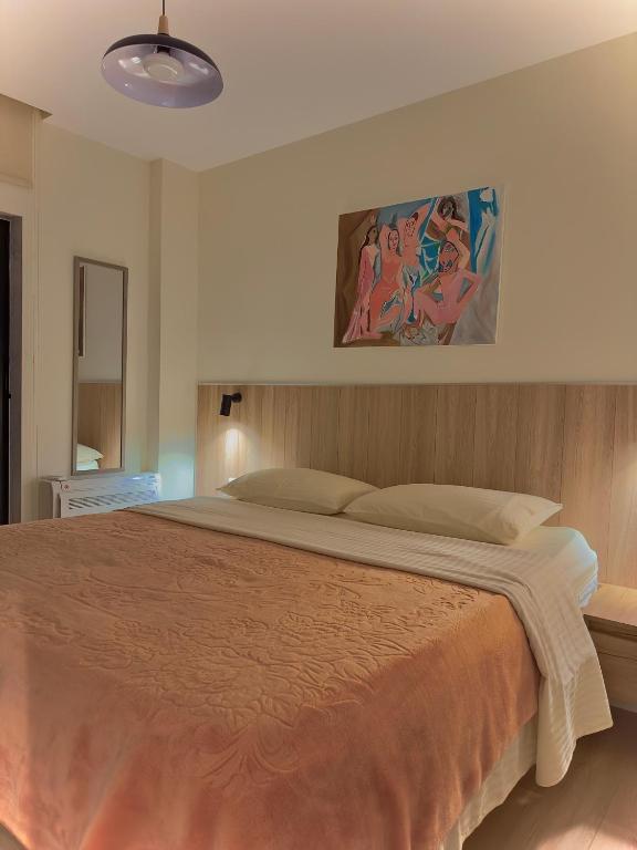 Charming and Bright Tirana Center Apartament - Image 2