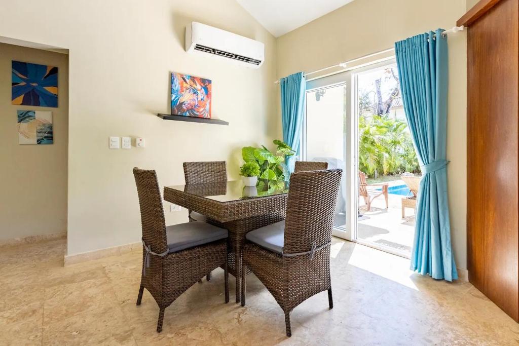 Fotografie z fotogalerie ubytování 2 Bed 2 Bath Villa with Jacuzzi, High Speed Wi-Fi v destinaci Sosúa