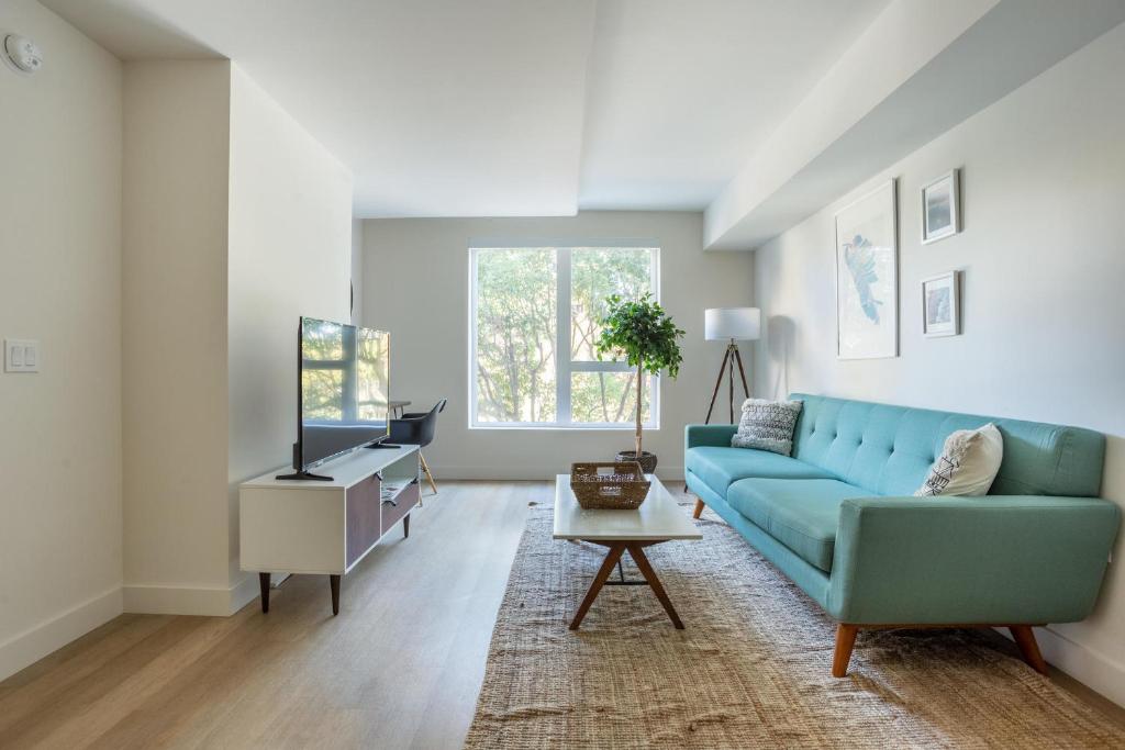 Apartment Airy 1BR in Koreatown with Rooftop Park Pets OK, Los Angeles