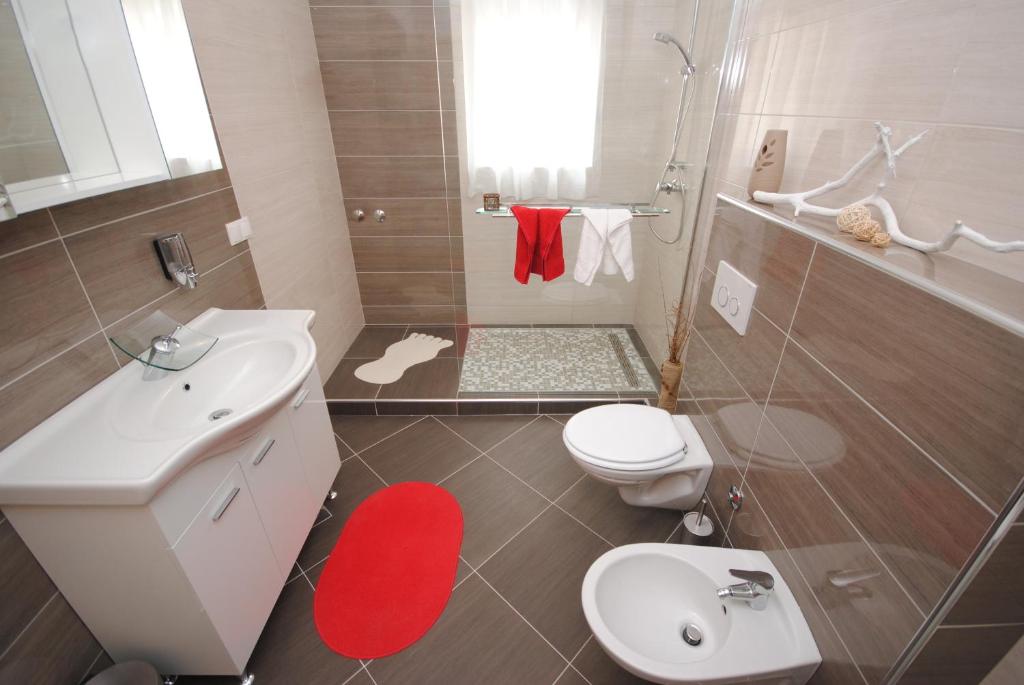 Kúpeľňa v ubytovaní Red Sunset Apartments