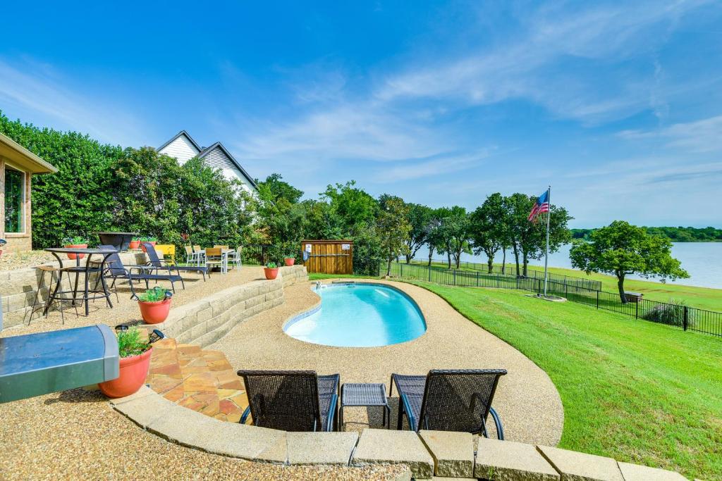 Lakefront Little Elm Home with Private Pool!, Little Elm (updated