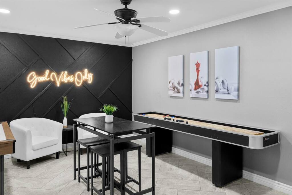 Fotografie z fotogalerie ubytování Modern Tempe home with Heated pool, ASU v destinaci Tempe
