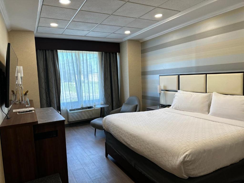 Postel nebo postele na pokoji v ubytování Holiday Inn Plainview-Long Island by IHG
