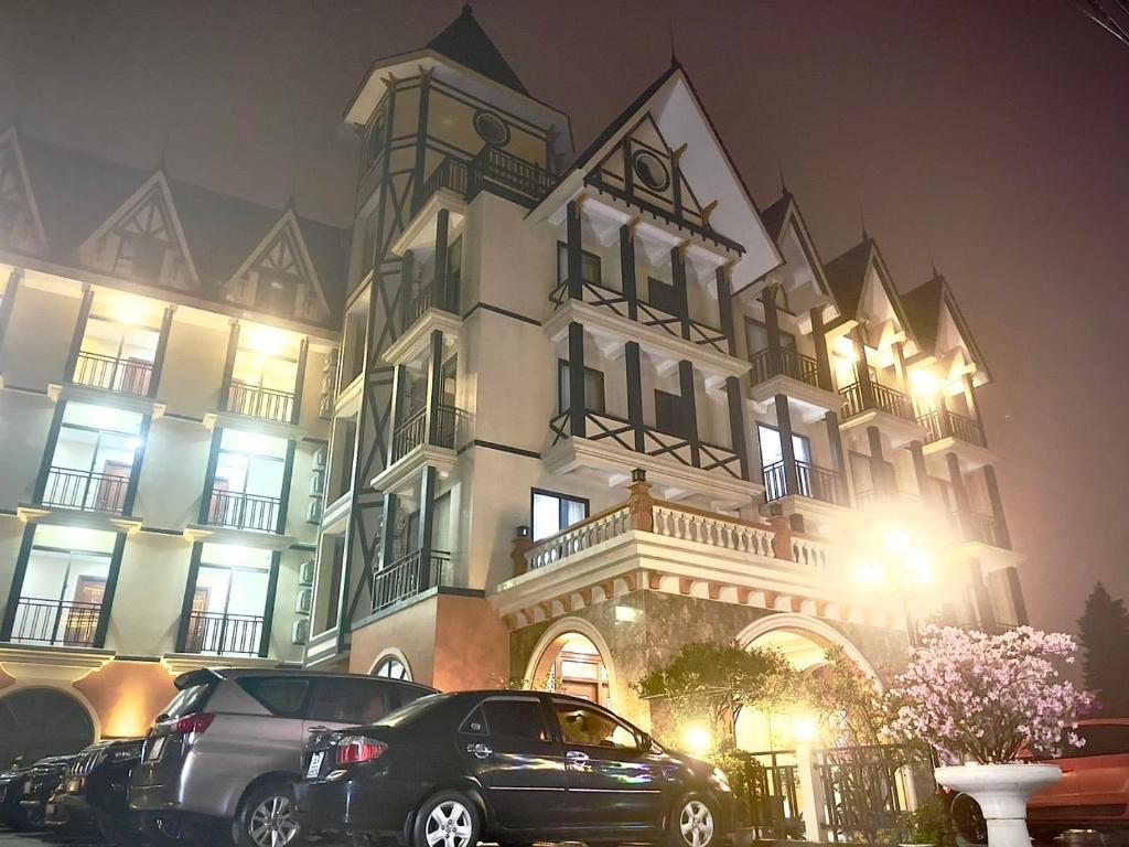 a large building with cars parked in front of it at Khách Sạn Century Tam Đảo in Yen