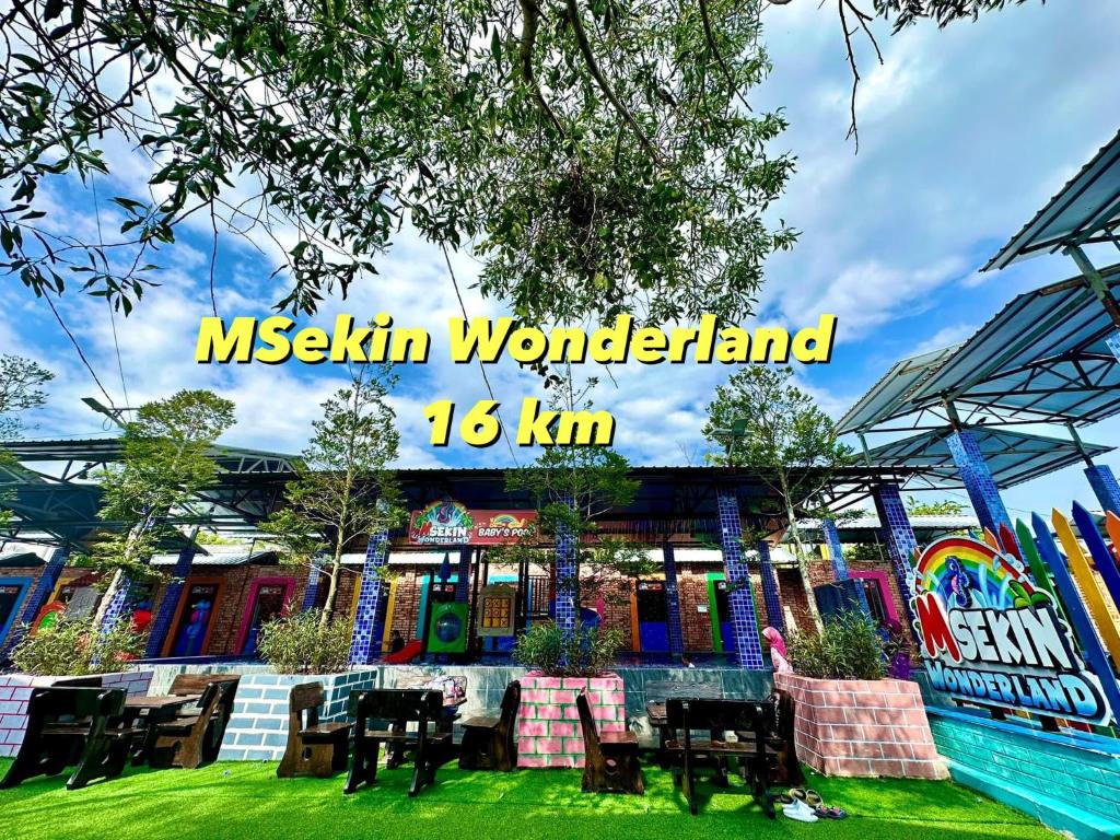 a restaurant with a sign that reads melisin wonderland at AISY HOMESTAY - Rumah 4,5 in Kampong Tanjong Karang