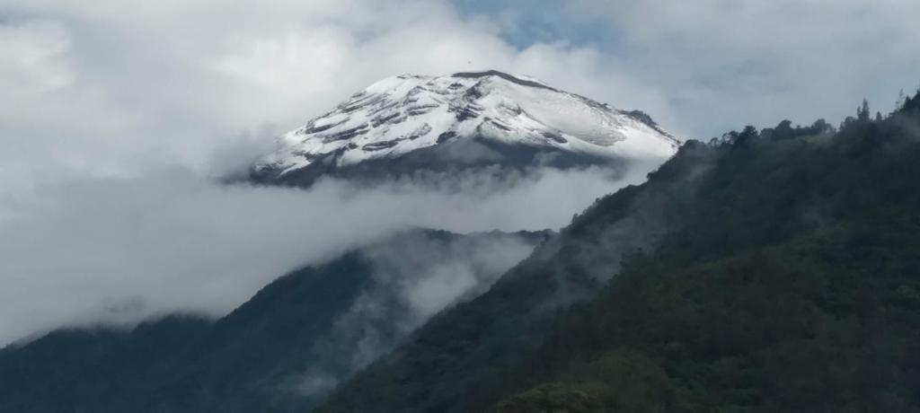 Departamento completo con vista al volcán Tungurahua, Baños – Updated 2023  Prices