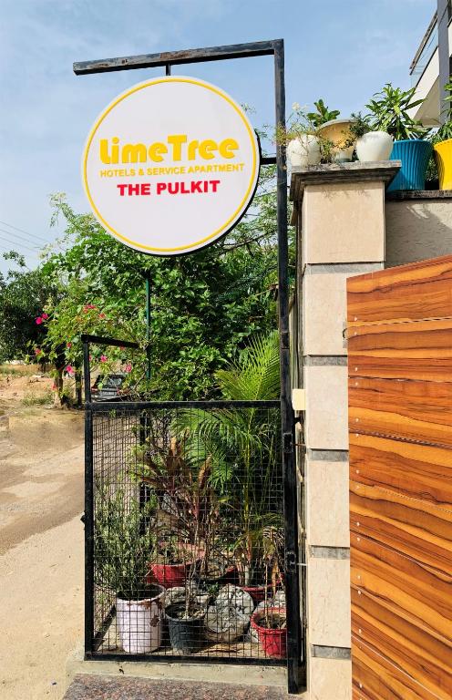 Zahrada ubytování Lime Tree Hotel Pulkit Gurgaon-Artemis Hospital, Nearest Metro Huda City Centre