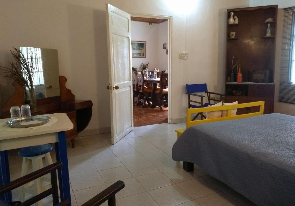 Postel nebo postele na pokoji v ubytování Habitación Casa Las Aves