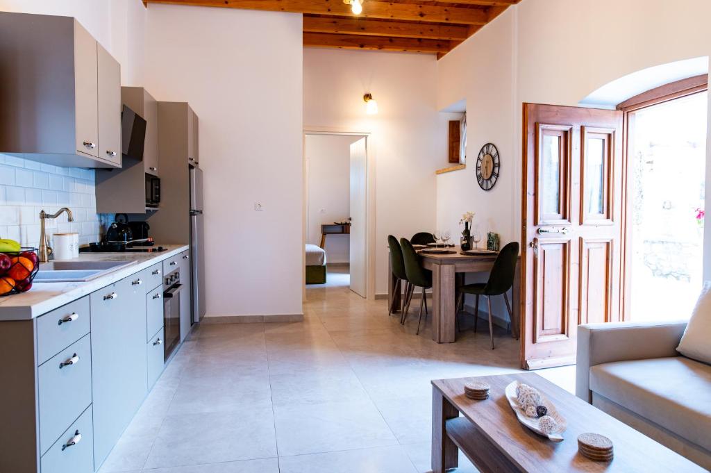 Kuchyň nebo kuchyňský kout v ubytování Paradisi Stone House