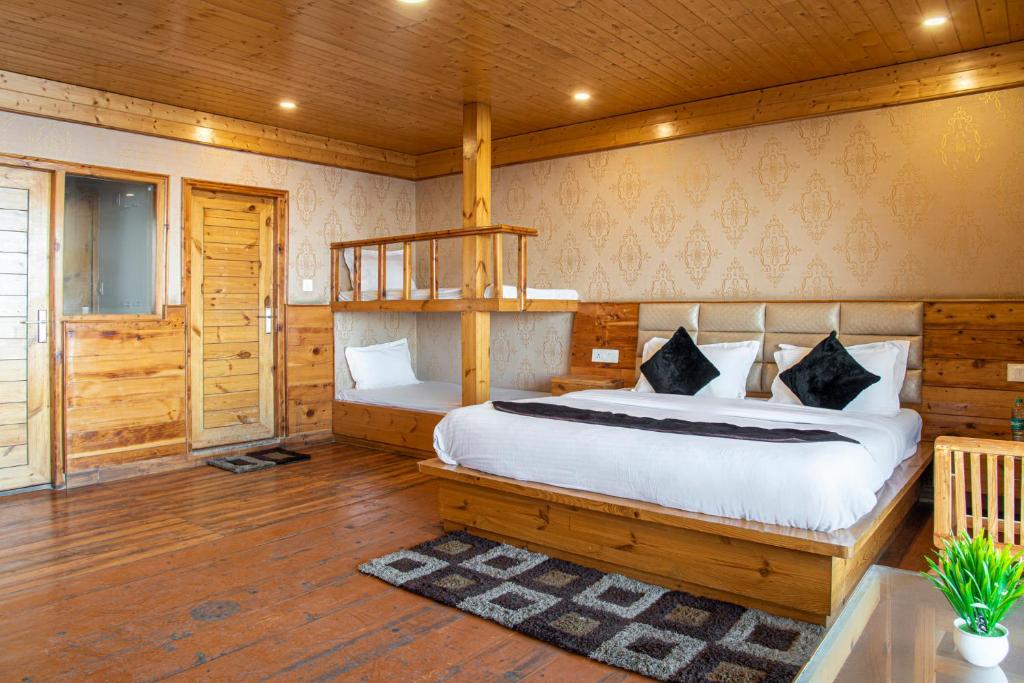 Postel nebo postele na pokoji v ubytování JK Dream View Kufri