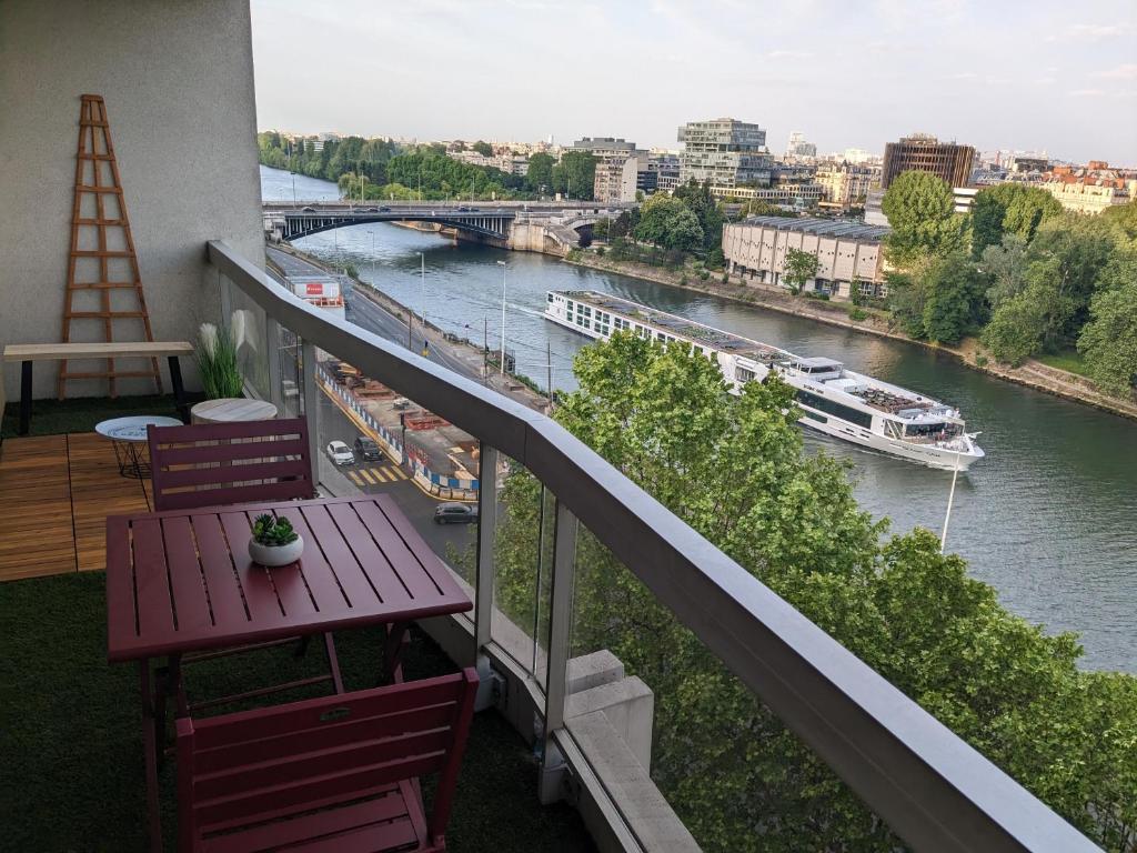 quai vue tour eiffel