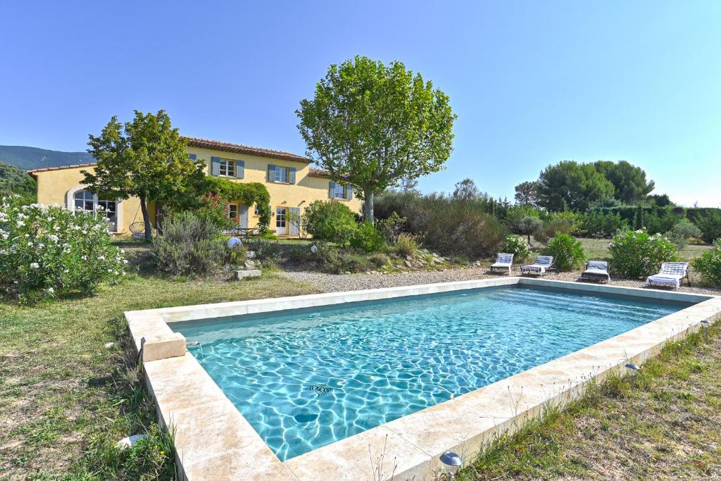 Photo de la galerie de l'établissement Villa/ piscine/jacuzzi Sud Luberon, à Cucuron