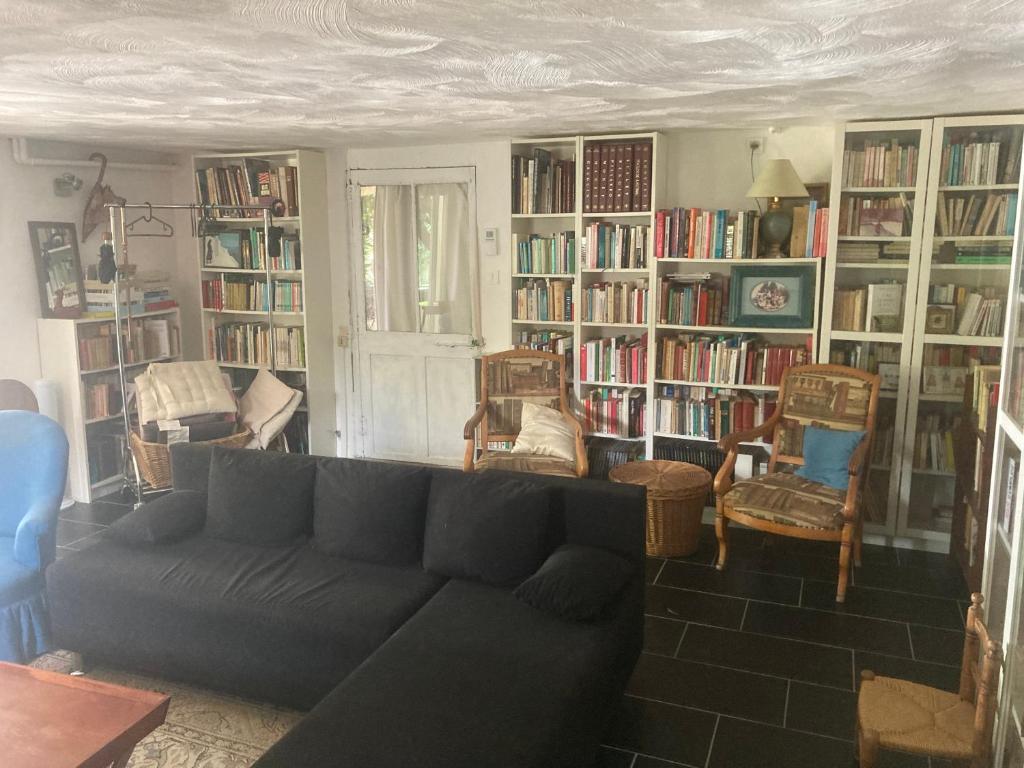 a living room with a couch and some book shelves at Chez Zabou in Carpentras