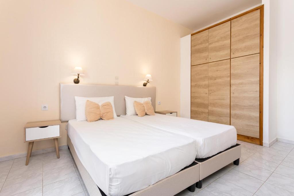 Postel nebo postele na pokoji v ubytování HOLIDAYS STUDIOS & APARTMENTS