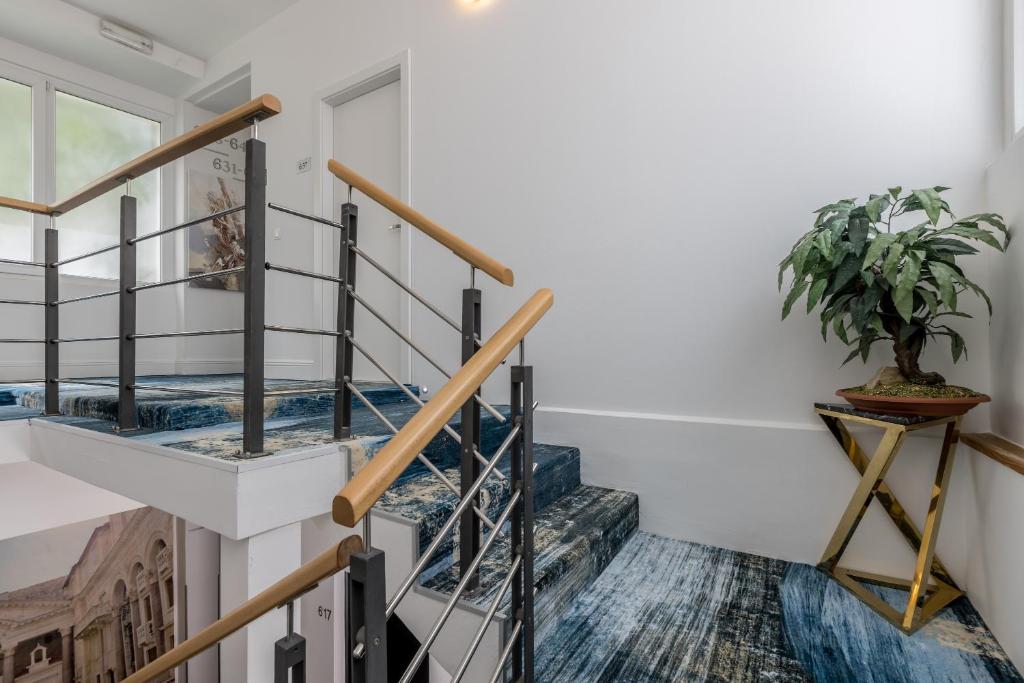 Annex building of Art Hotel - Resim 21