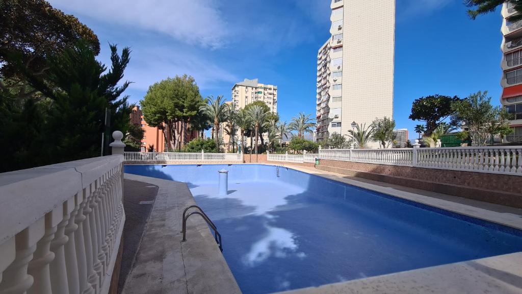 Bazén v ubytování Apartamento Playmon Park 16 IF Benidorm nebo v jeho okolí