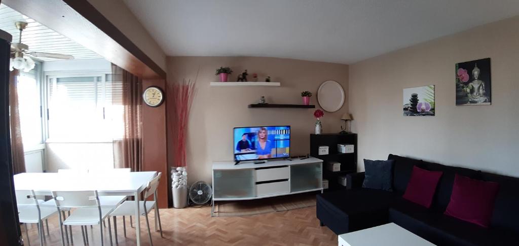 TV a/nebo společenská místnost v ubytování Apartamento Torre Colon IF Benidorm