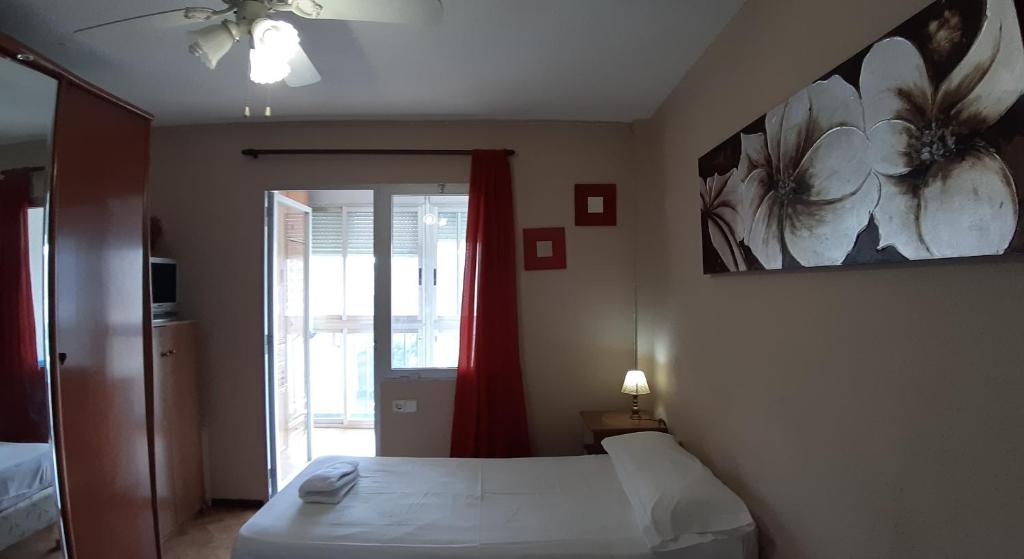 Postel nebo postele na pokoji v ubytování Apartamento Torre Colon IF Benidorm