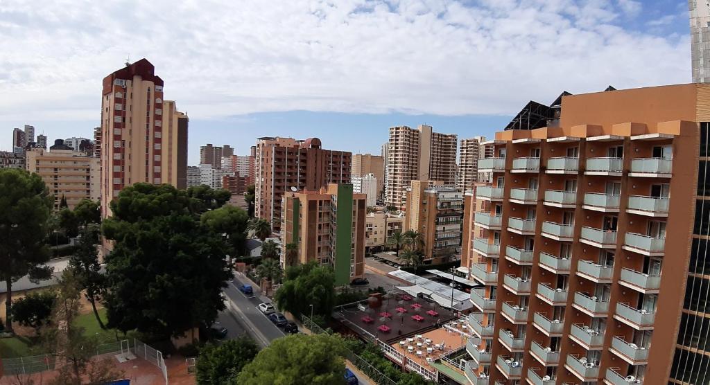 Nespecifikovaný výhled na destinaci Benidorm nebo výhled na město při pohledu z apartmánu