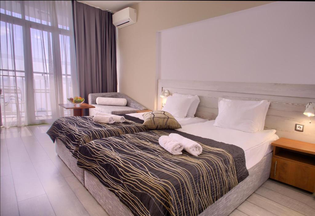 Standard Twin Room with Balcony and Sea View