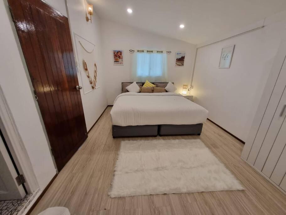 Postel nebo postele na pokoji v ubytování Kapila - Beachfront Home
