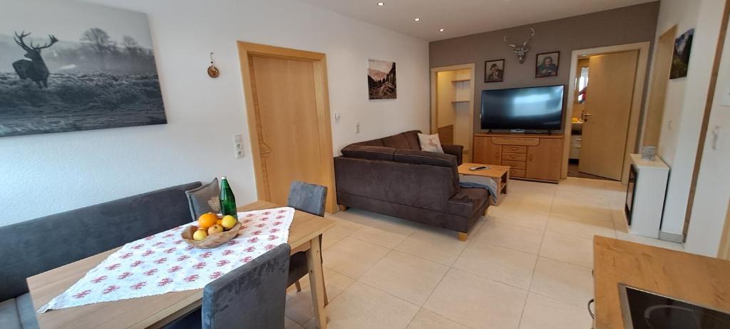 TV a/nebo společenská místnost v ubytování Haus Tirol Appartements