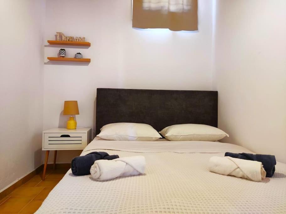 Postel nebo postele na pokoji v ubytování Seaside Escape Apartment