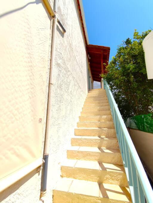 Fotografie z fotogalerie ubytování Seaside Escape Apartment v destinaci Goúrnai