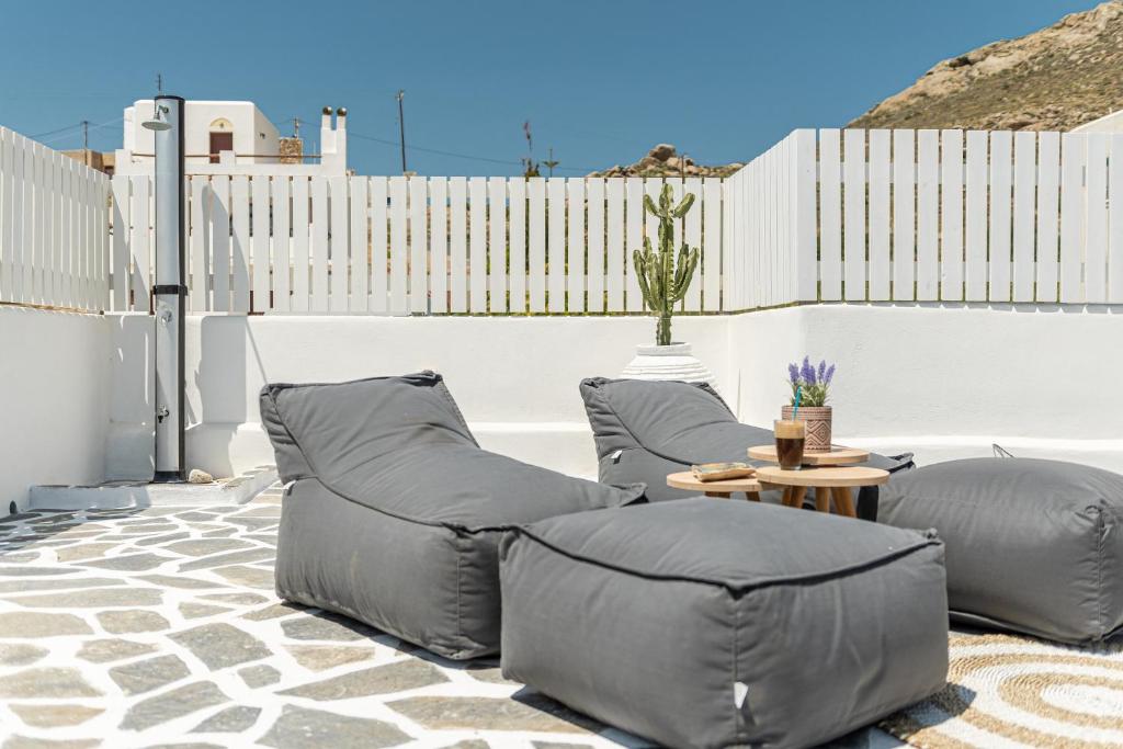 A seating area at Naxos Pantheon House Panoramic View