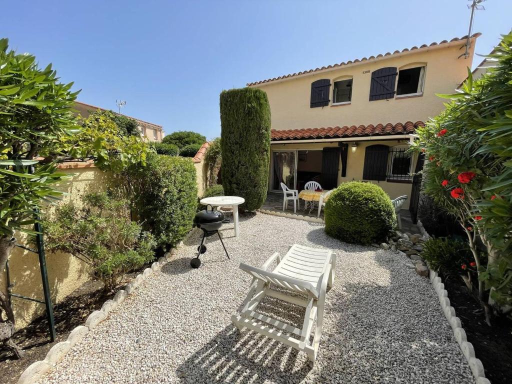 Zdjęcie z galerii obiektu Pavillon T3, Piscine, Cours Privée, Proche Plage et Commerces, Animaux Admis, Parking Sécurisé - FR-1-106-53 w mieście Saint-Cyprien