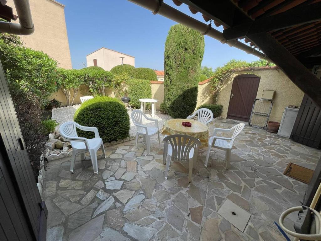 Zdjęcie z galerii obiektu Pavillon T3, Piscine, Cours Privée, Proche Plage et Commerces, Animaux Admis, Parking Sécurisé - FR-1-106-53 w mieście Saint-Cyprien