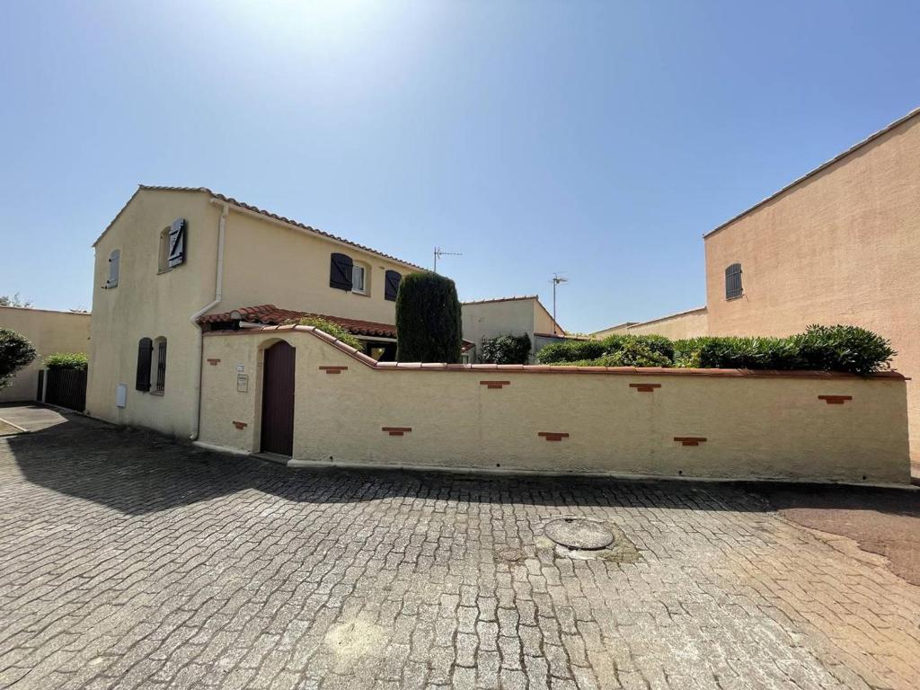 Zdjęcie z galerii obiektu Pavillon T3, Piscine, Cours Privée, Proche Plage et Commerces, Animaux Admis, Parking Sécurisé - FR-1-106-53 w mieście Saint-Cyprien