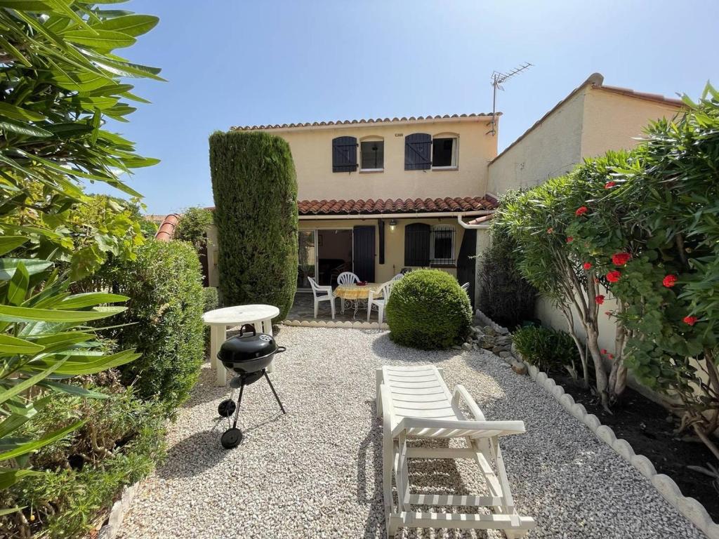 Zdjęcie z galerii obiektu Pavillon T3, Piscine, Cours Privée, Proche Plage et Commerces, Animaux Admis, Parking Sécurisé - FR-1-106-53 w mieście Saint-Cyprien