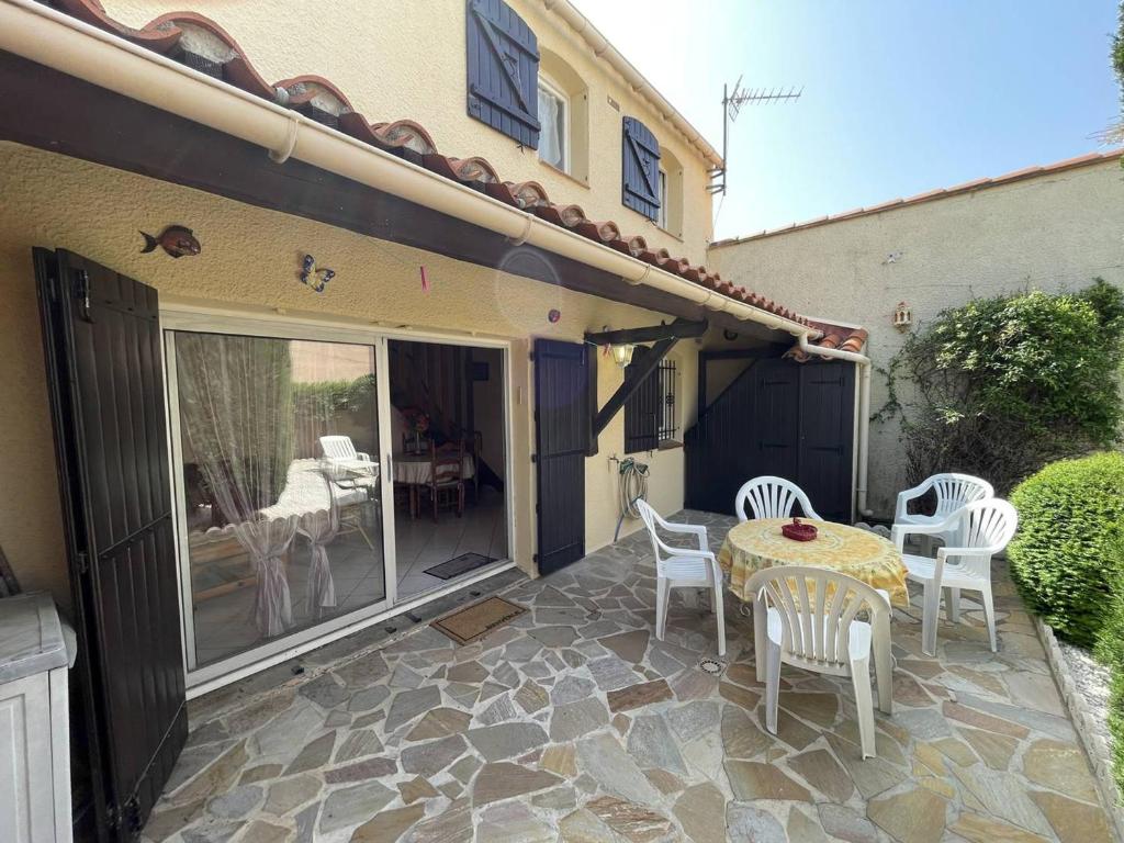 Zdjęcie z galerii obiektu Pavillon T3, Piscine, Cours Privée, Proche Plage et Commerces, Animaux Admis, Parking Sécurisé - FR-1-106-53 w mieście Saint-Cyprien