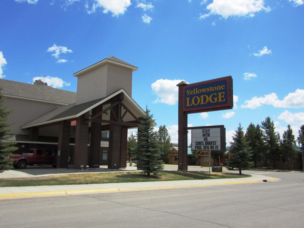 a sign in front of a building with a motel at Yellowstone Lodge in West Yellowstone