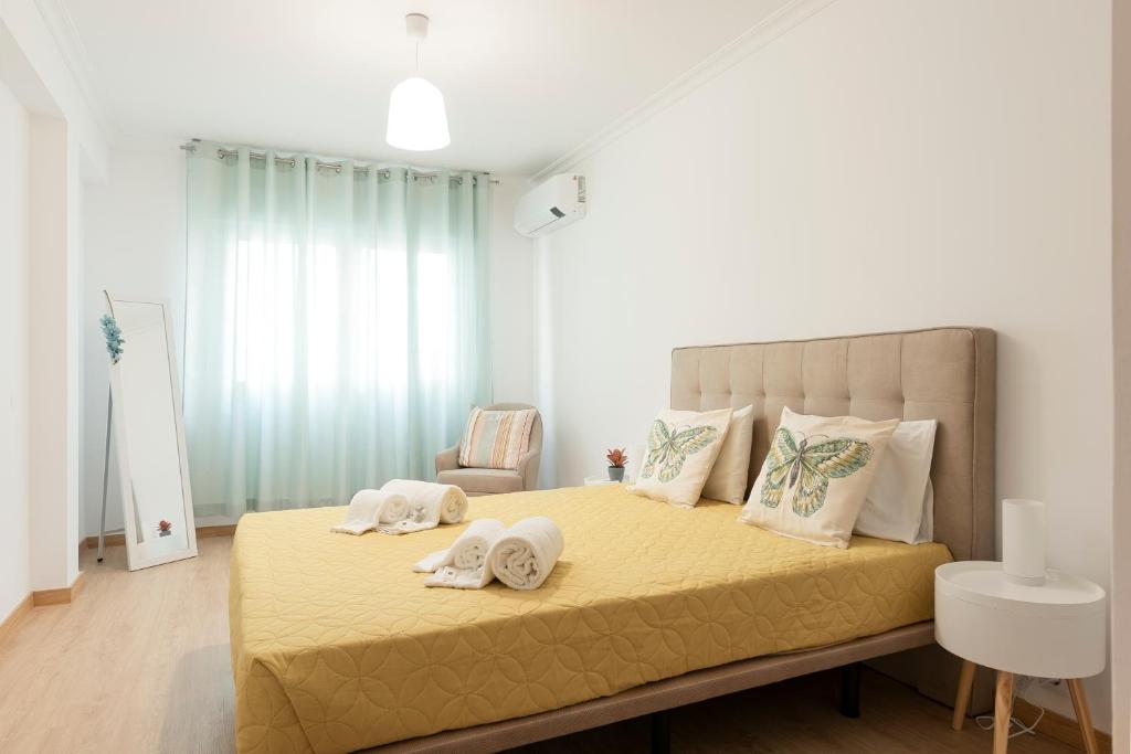 Giường trong phòng chung tại Miral Beachside 2 - by HD Properties