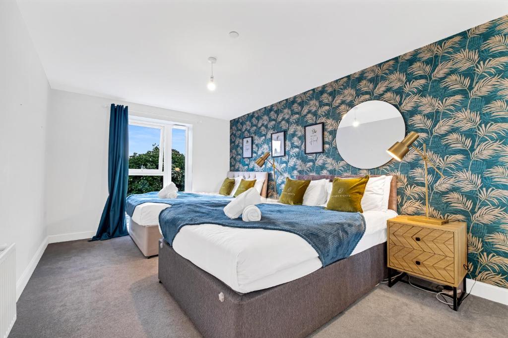 Spacious 4 Bed 2 Bath Apartment with Free Gated Parking, Birmingham