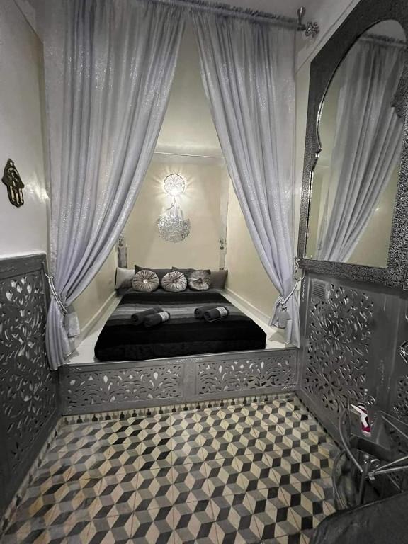 Postel nebo postele na pokoji v ubytování Riad 1001 couleurs