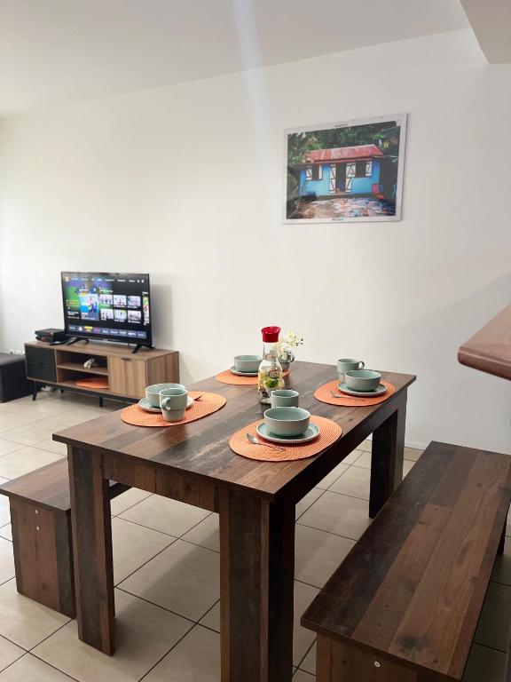 Saint-leu Réunion centre ville T3 Duplex meublé - Appartement 2 Chambres