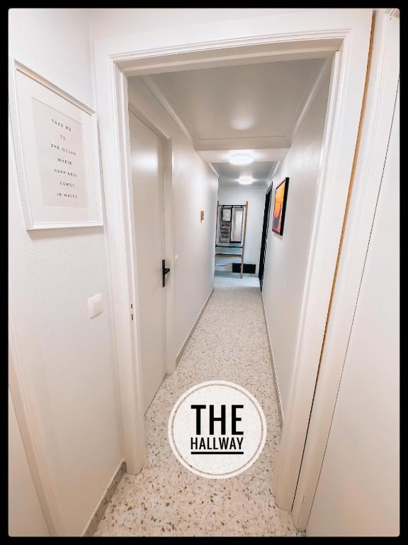 a hallway with a sign that reads the hallway at CASA MARE hartje Oostende met gratis parking in Ostend