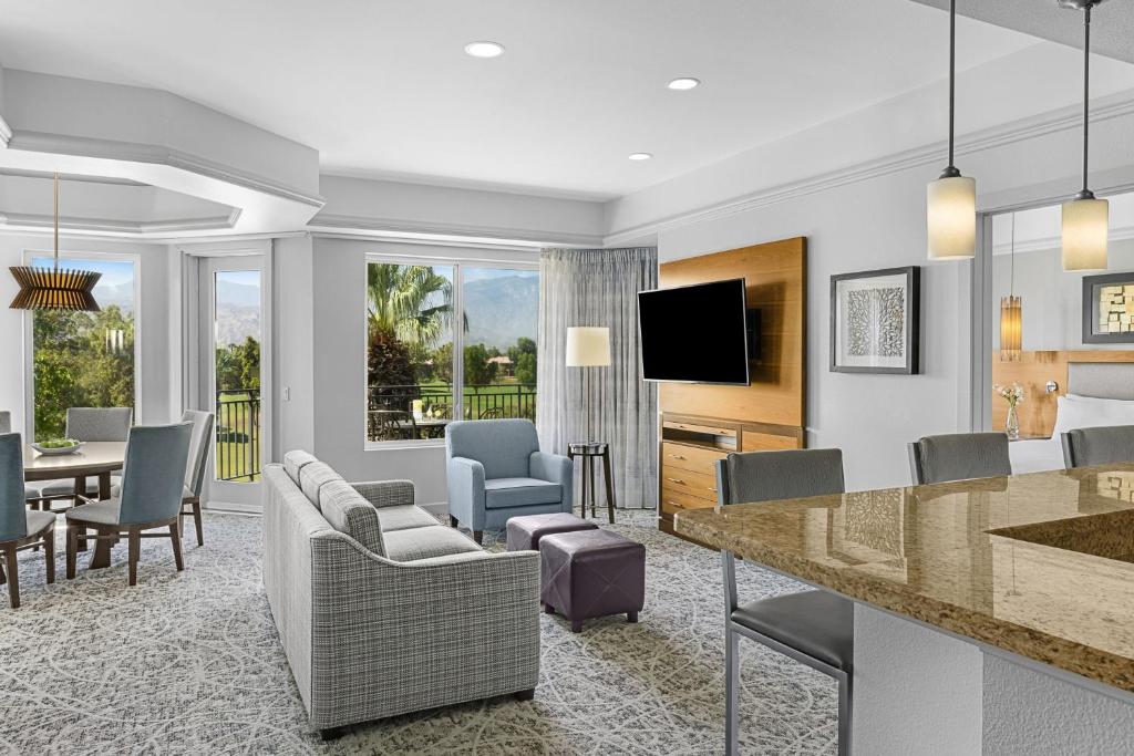 TV a/nebo společenská místnost v ubytování Marriott's Desert Springs Villas II