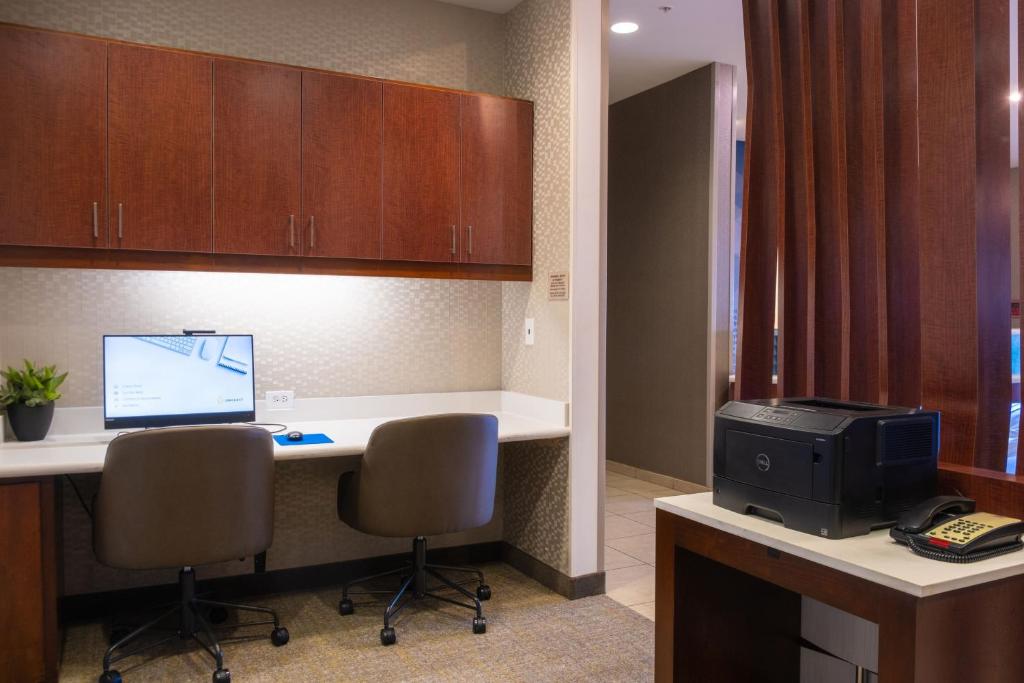 TV a/nebo společenská místnost v ubytování SpringHill Suites by Marriott Dallas Richardson/Plano