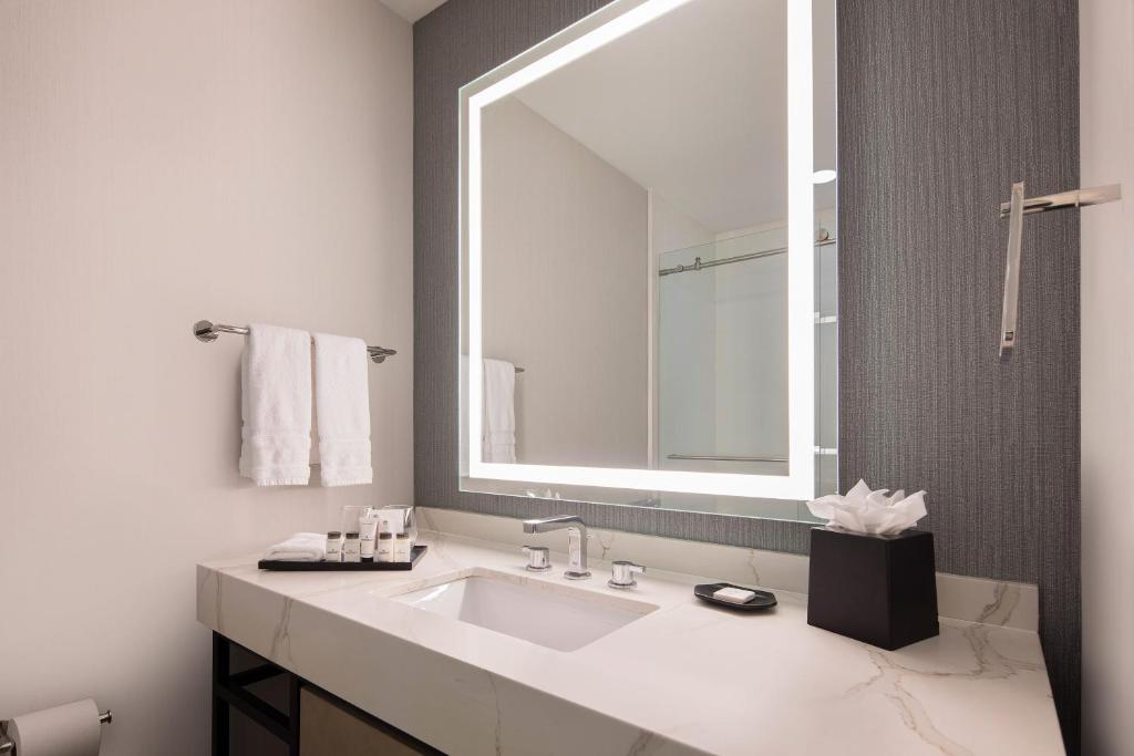 Sheraton Orlando North - Standard Queen Room With Two Queen Beds