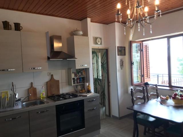 Kuchyň nebo kuchyňský kout v ubytování Apartments Stokic